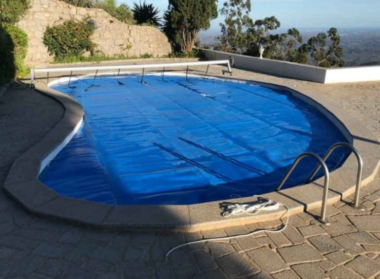 By reducing heat loss and evaporation to the colder air, a pool cover / heat retention blanket will conserve significant amounts of energy in your swimming pool water, resulting in better performance from your solar pool heating system, quicker heat up